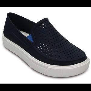 Toddler boys navy crocs